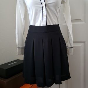 NWT! BR Skirt with Pockets!